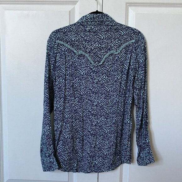 Y2K Rock 47 Wrangler Pearl Snap Shirt Womens M Blue Animal Print 2000s Western - Picture 5 of 8